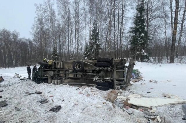    Один из столкнувшихся грузовиков. Фото: Госавтоинспекция Смоленской области