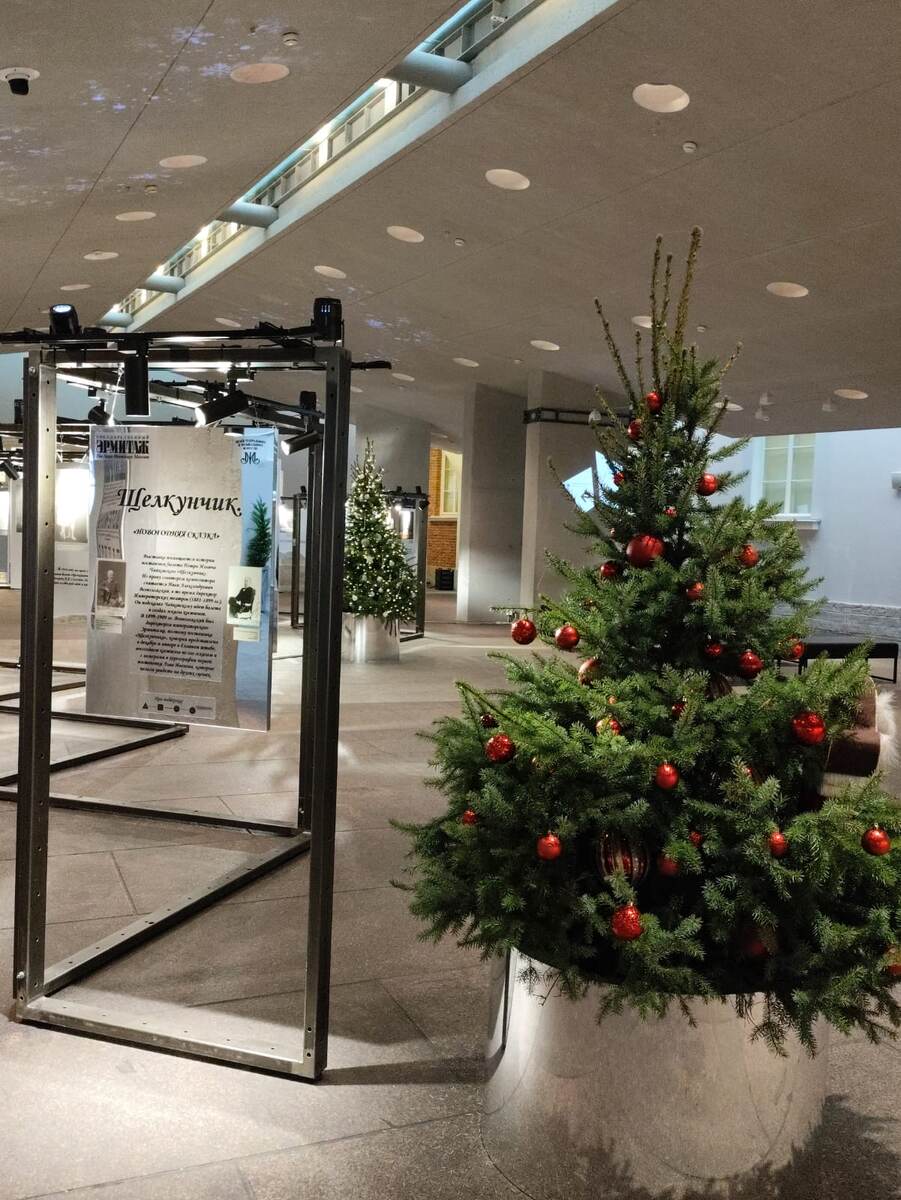 Внутри здания Главного штаба 