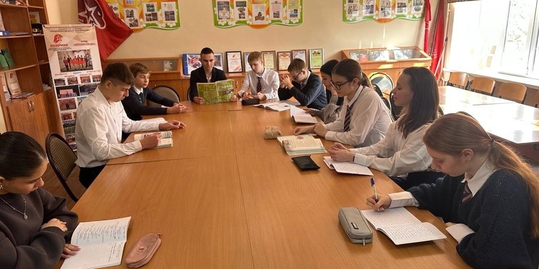 С 1 сентября 2027 года в России планируют ввести единые требования к обучению в старших классах, в том числе к углублённому изучению