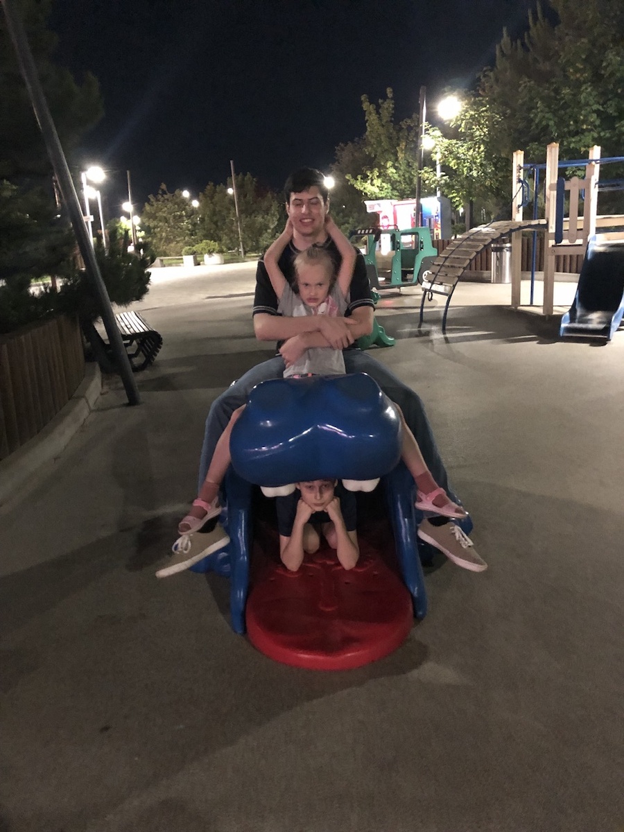 Детская площадка у Меги.