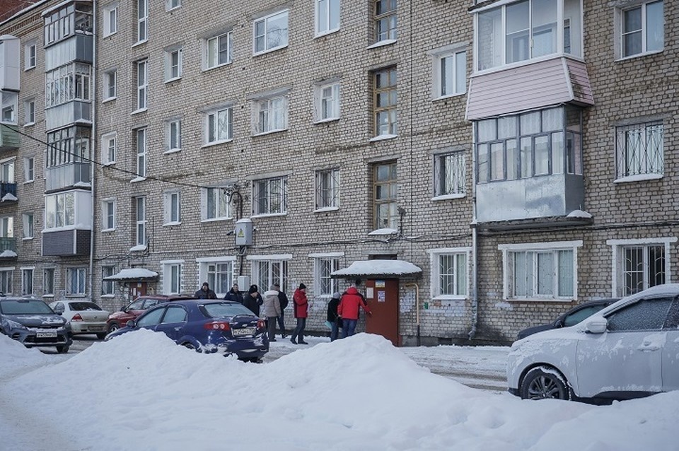    В Северном микрорайоне Рыбинска обследуют дома, пострадавшие от дефекта на теплотрассе. Администрация Рыбинска