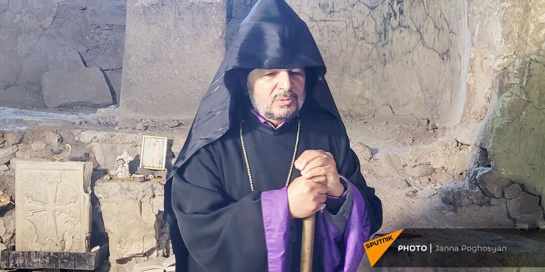 Спасите пленных и армянские храмы в Карабахе: глава Арцахской епархии обратился к Вэнсу