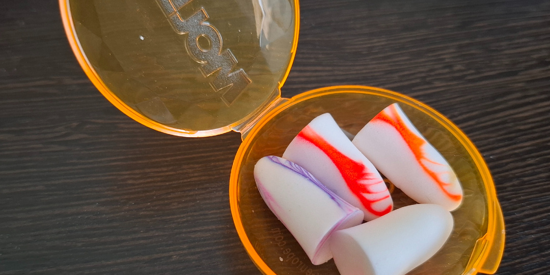 Вернулся сосед. И что, опять не спать?