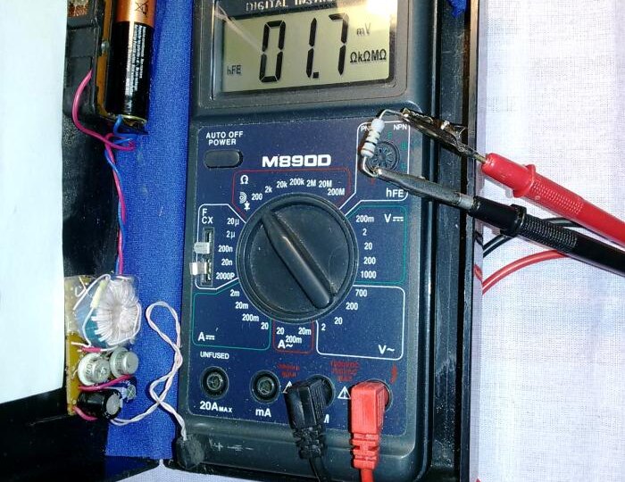 Питание мультиметра от батарейки 1,5 вольта