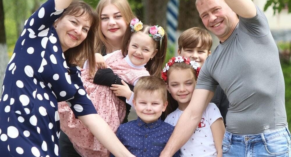 Что положено многодетным семьям в 2026 году: выплаты, льготы, земля, ипотека и досрочная пенсия.