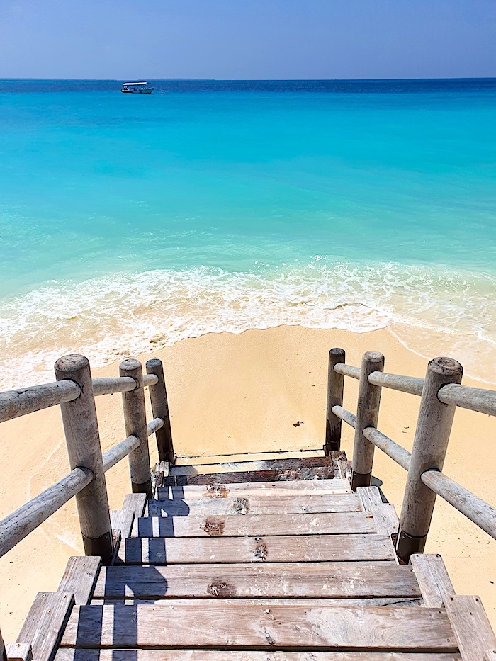 Океан на пляже Нунгви на Занзибаре