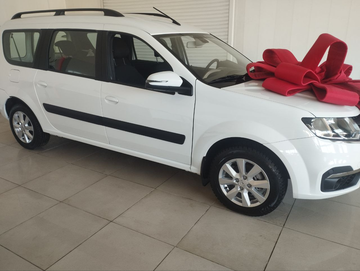 Это мы только выбираем машину, а кто-то уже забирает.