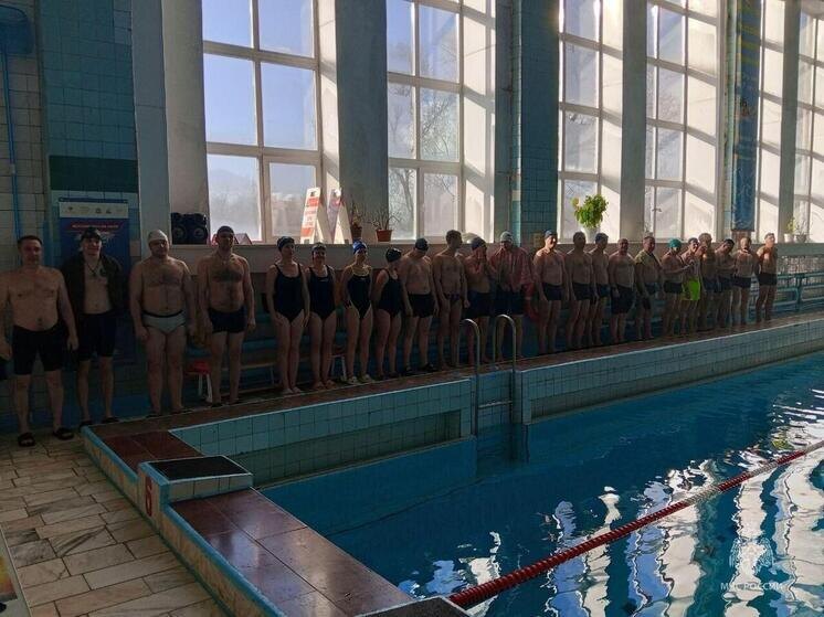     Сильнейших пловцов выбрали среди комсомольских сотрудников МЧС фото: пресс-служба ГУ МЧС России