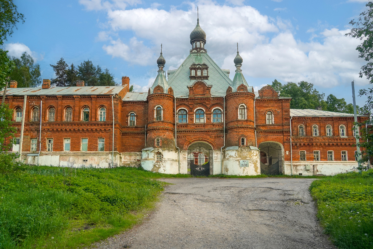 Церковь всех Святых со Святыми воротами