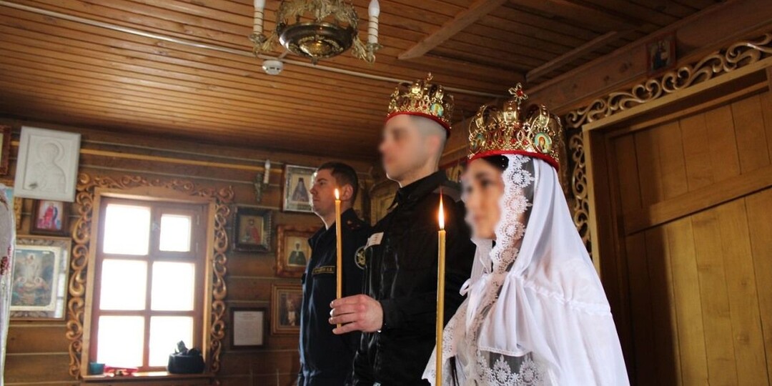 В Воронеже в колонии №2 впервые провели венчание осужденного с супругой