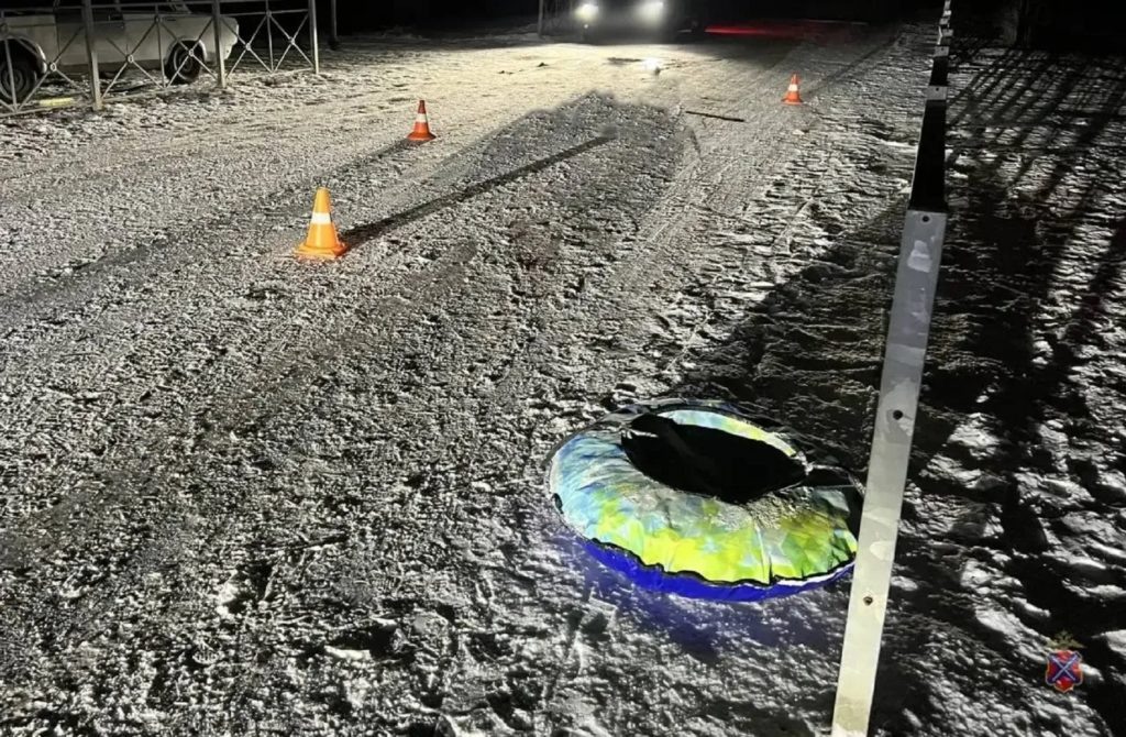     Опасные забавы: в Волгограде иномарка сбила съехавшего с горки 11-летнего мальчика
