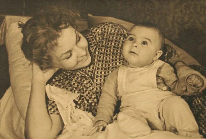 Нина Ургант с сыном