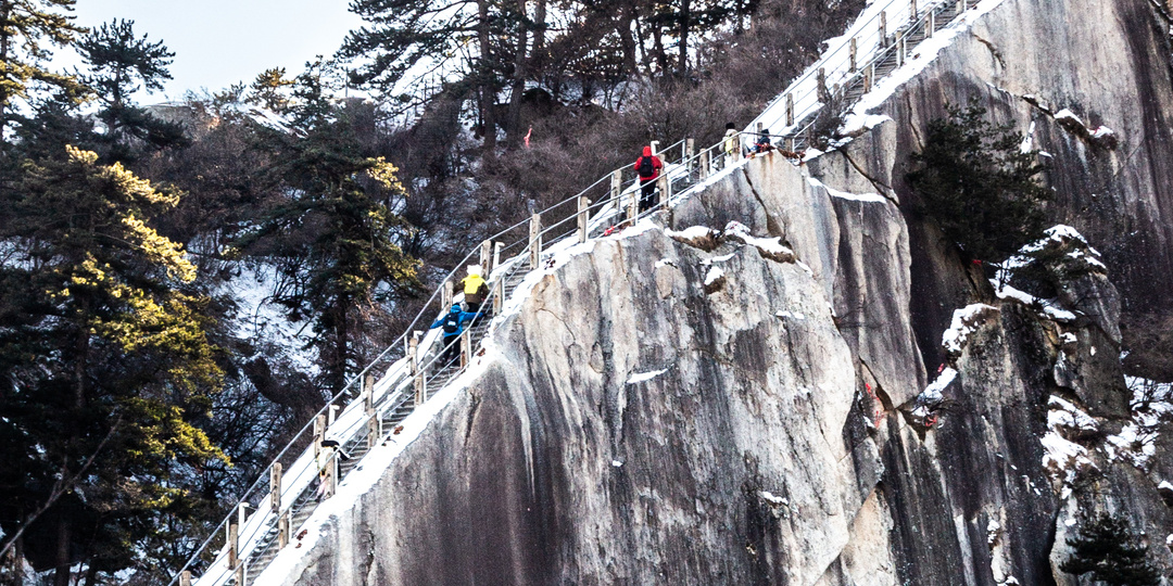 Хуашань: китайские горы с лестницами, после которых ноги отваливаются