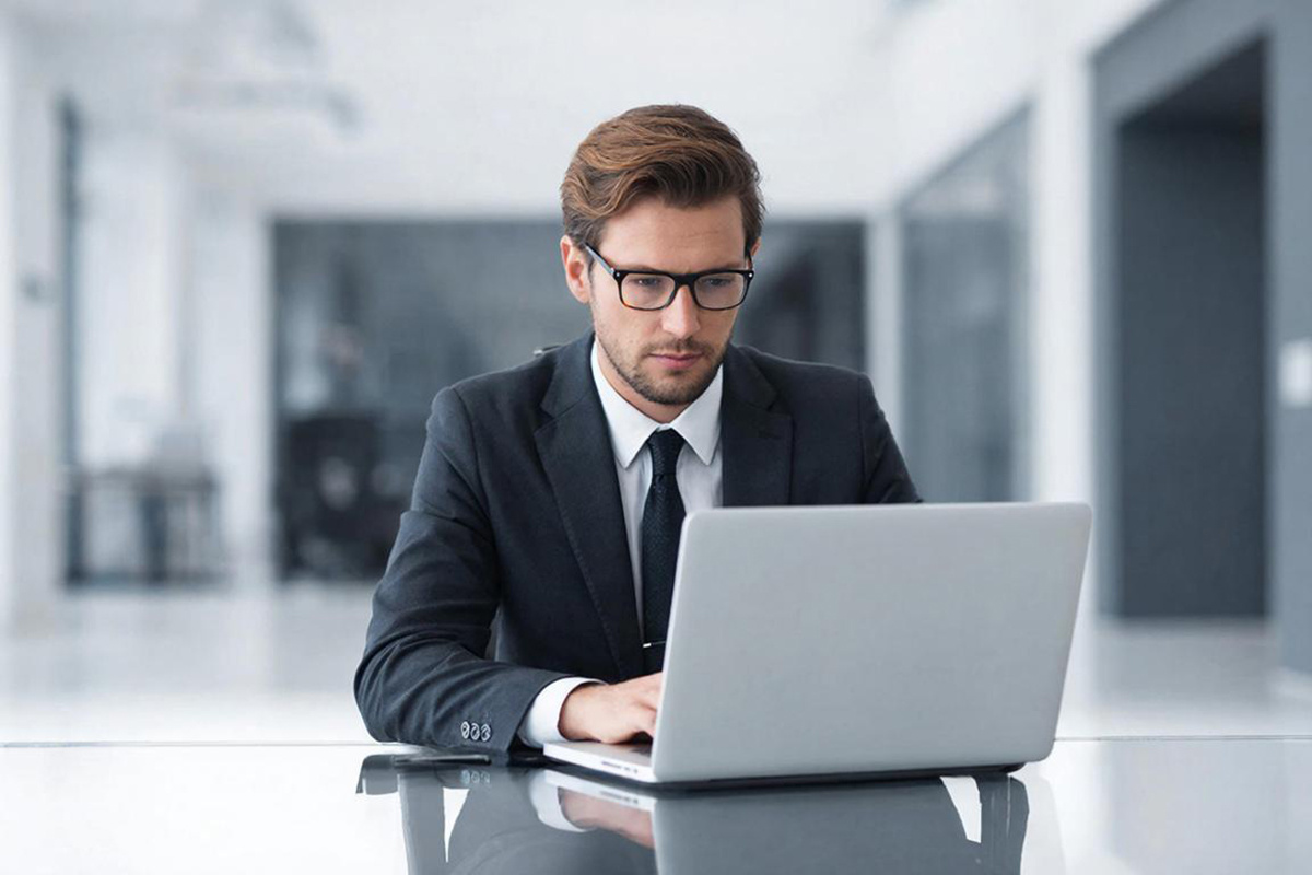 Финансисты и страховщики возглавили рейтинг высоких зарплат.  Фото: Изображение сгенерировано с помощью ИИ / Светлана Возмилова