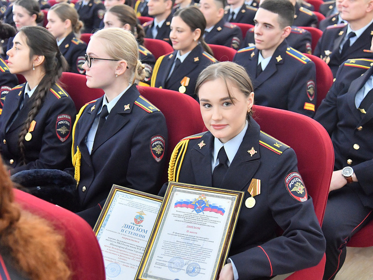     Мэр Хабаровска поблагодарил институт МВД за поддержку науки и воспитание образцовых кадров фото: пресс-служба администрации Хабаровска