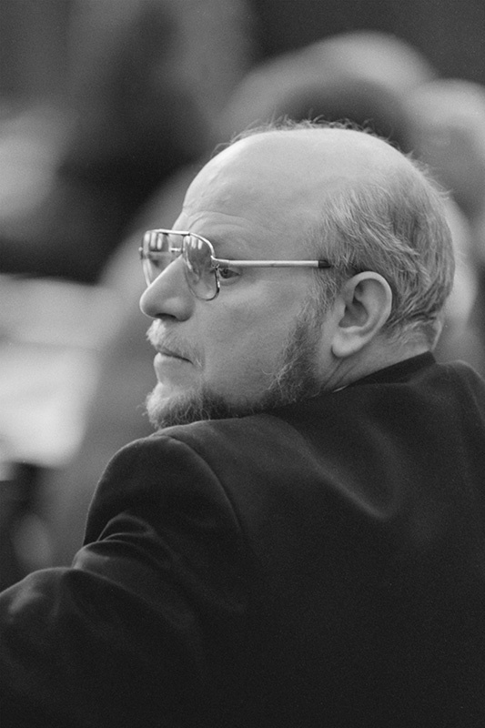   Министр печати и информации России Михаил Федотов в зале заседания VIII внеочередного Съезда народных депутатов России в Кремле. 13 марта 1993 г.  
Владимир Мусаэльян / ТАСС