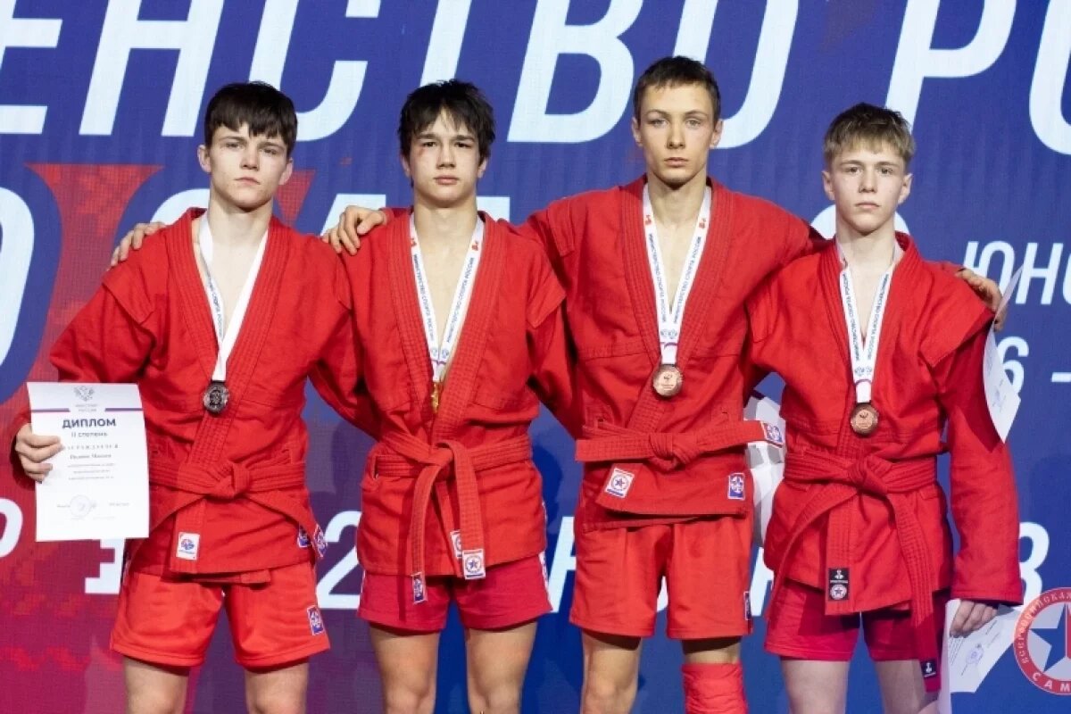    Хабаровские самбисты завоевали «золото» и «бронзу» на первенстве России