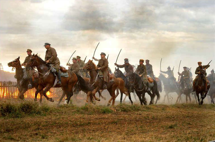 Красные кавалеристы. Кадр из х/ф "Варшавская битва"