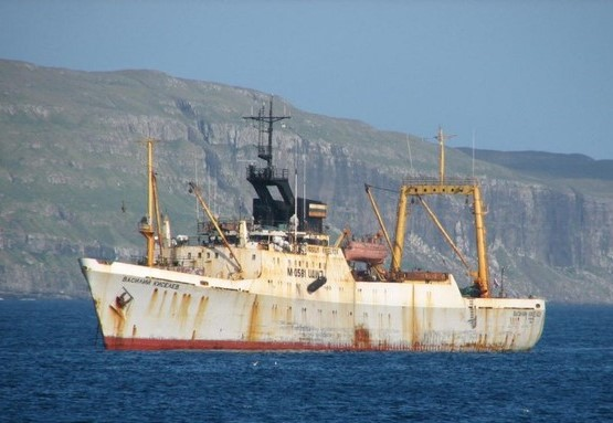 Большой морозильный рыболовный траулер «Василий Киселёв» в Белом море.
Построен в 1977 году на Черноморском судостроительном заводе (город Николаев, Украина). Тип «Кронштадт». Принадлежал ОАО «Архангельский траловый флот», порт приписки Мурманск. Списан в 2011 году.