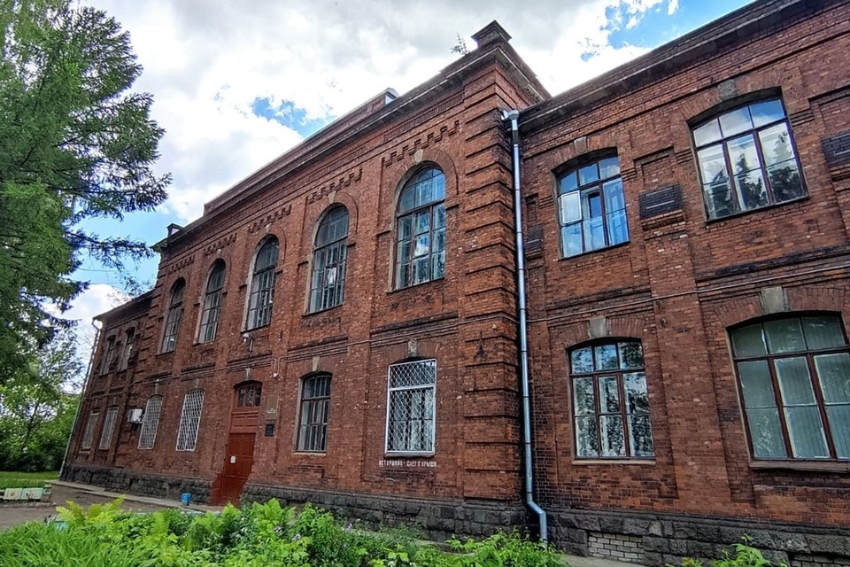    Фасад здания учебного заведения. Фото: МОУ СОШ №25 города Твери имени Н.И.Кирьянова.