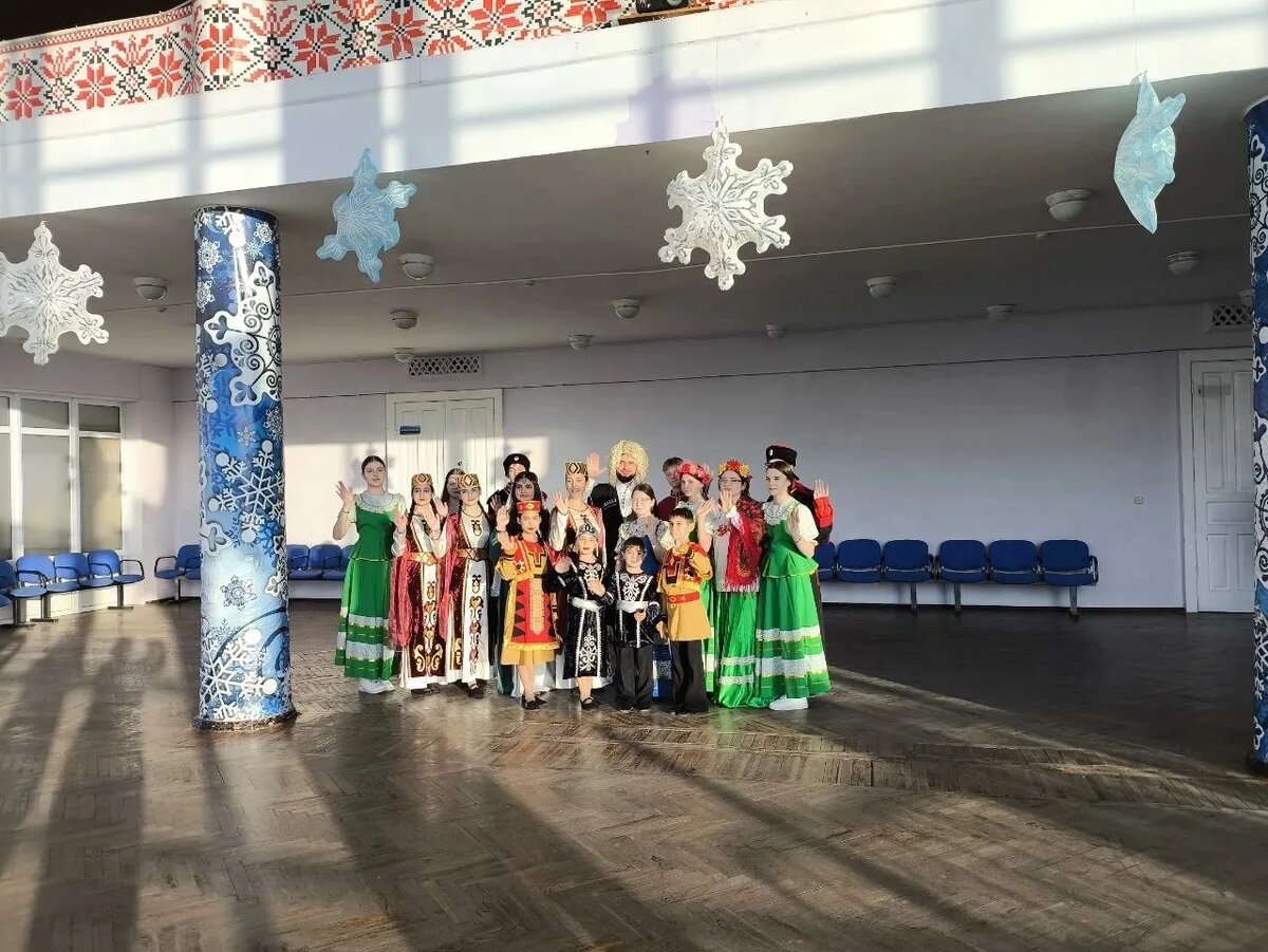    В Кореновске прошел танцевальный флешмоб «Хоровод дружбы»