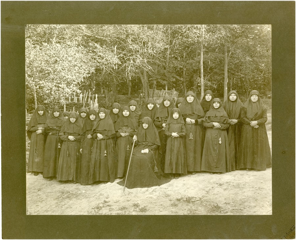 Игумения Фелицата и сестры Введенского монастыря. Фото нач. ХХ в. СОМК.