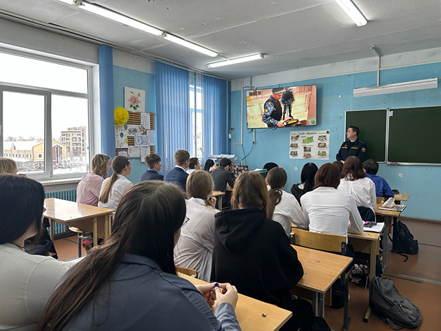 Судебные приставы – тверским школьникам: мужество зависит не от возраста