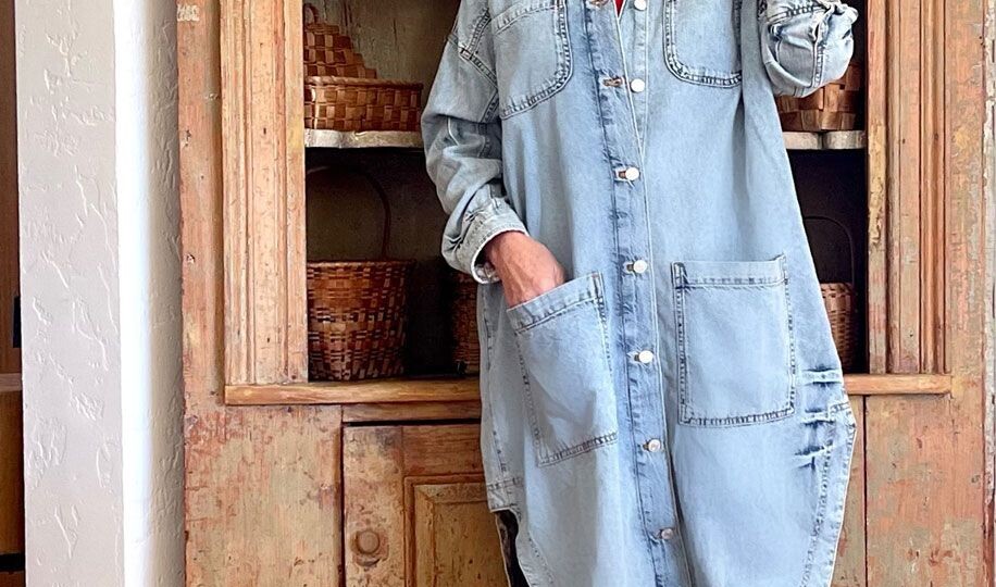 Что купить из денима, кроме джинсов. Советы для женщин 50-60 лет