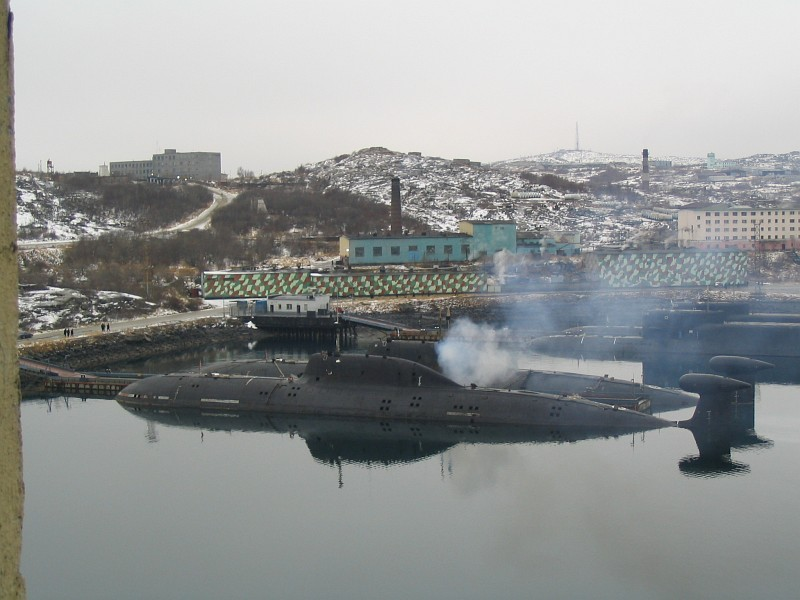 Гаджиево. Военно-морская база. Пункт базирования Северного флота России. Расположен в Сайда-губе, ЗАТО Скалистый, Мурманская область. В Гаджиево базируются атомные подводные лодки Северного флота. В состав пункта базирования входят причалы в городе Гаджиево и в посёлке Оленья Губа.