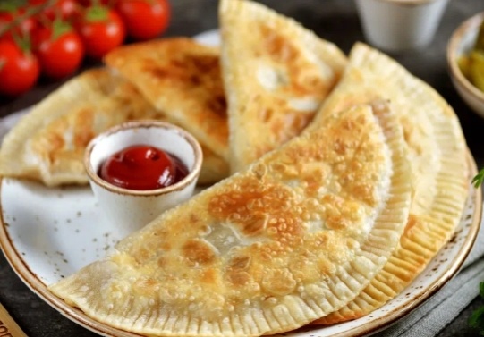 Чебуреки с мясом на сковороде: Идеальное сочетание хрустящей корочки и сочной начинки