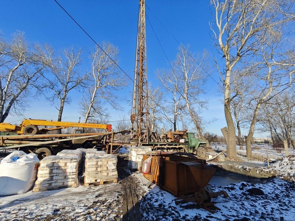    На артезианской скважине в Токмаке достигли водоносного слоя. Фото - администрация Токмакского округа