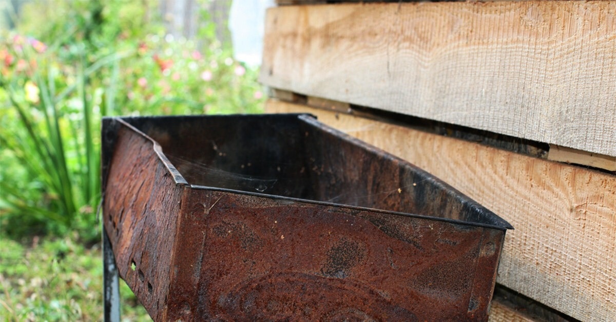 грустное ржавое корыто