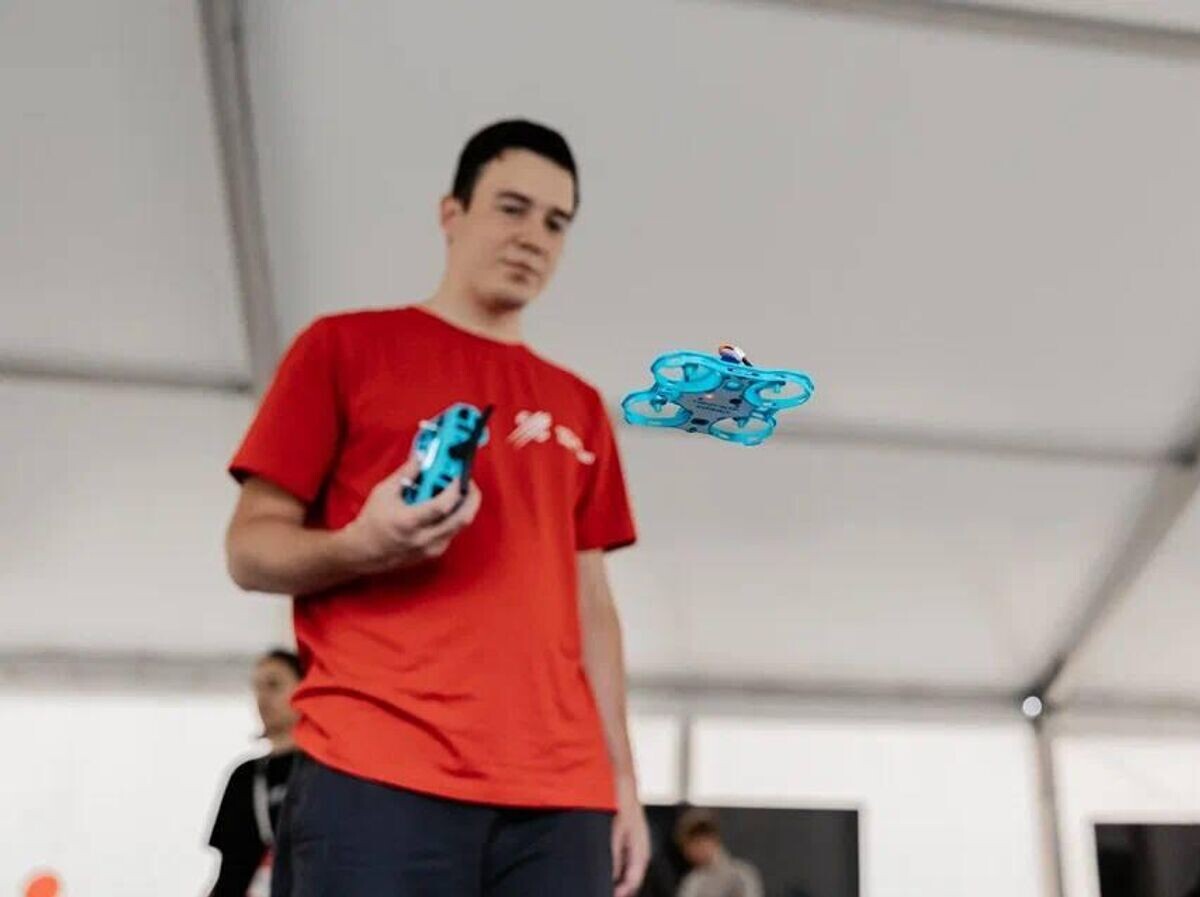    Микродрон с бортовым ИИ от российской компании "Сверх" | © Фото : Сверх/Telegram