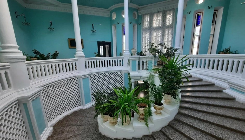 Замок Шереметева (Юрино) - жемчужина Поволжья на берегу Волги