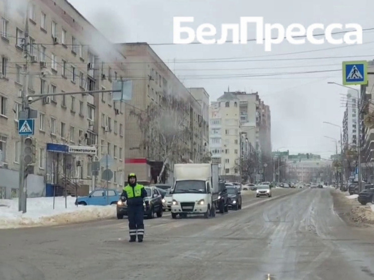     На дорогах Белгорода работают регулировщики Госавтоинспекции, фото: скриншот видео со страницы t.me/belpressa