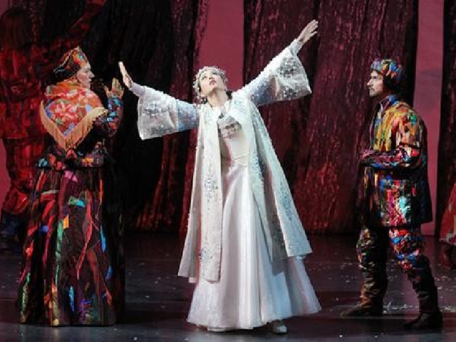 Снегурочка Островского — трагическая героиня, обречённая растаять от любви. Далеко не образ для детского утренника.