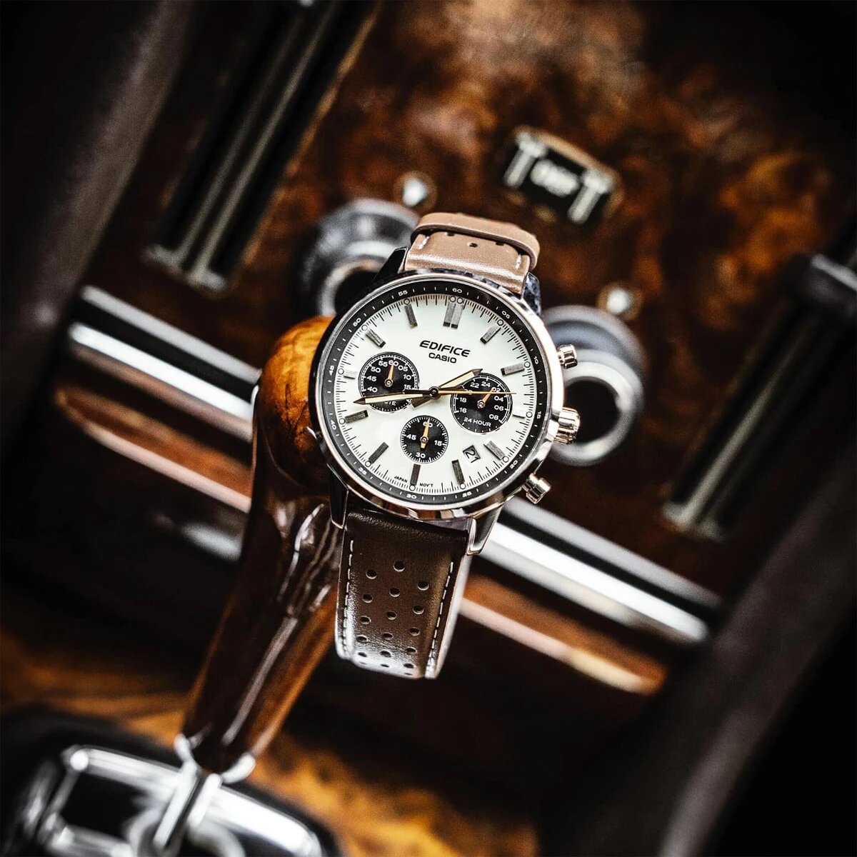 Три суб-циферблата идут автономно. Каждый выполняет свою задачу