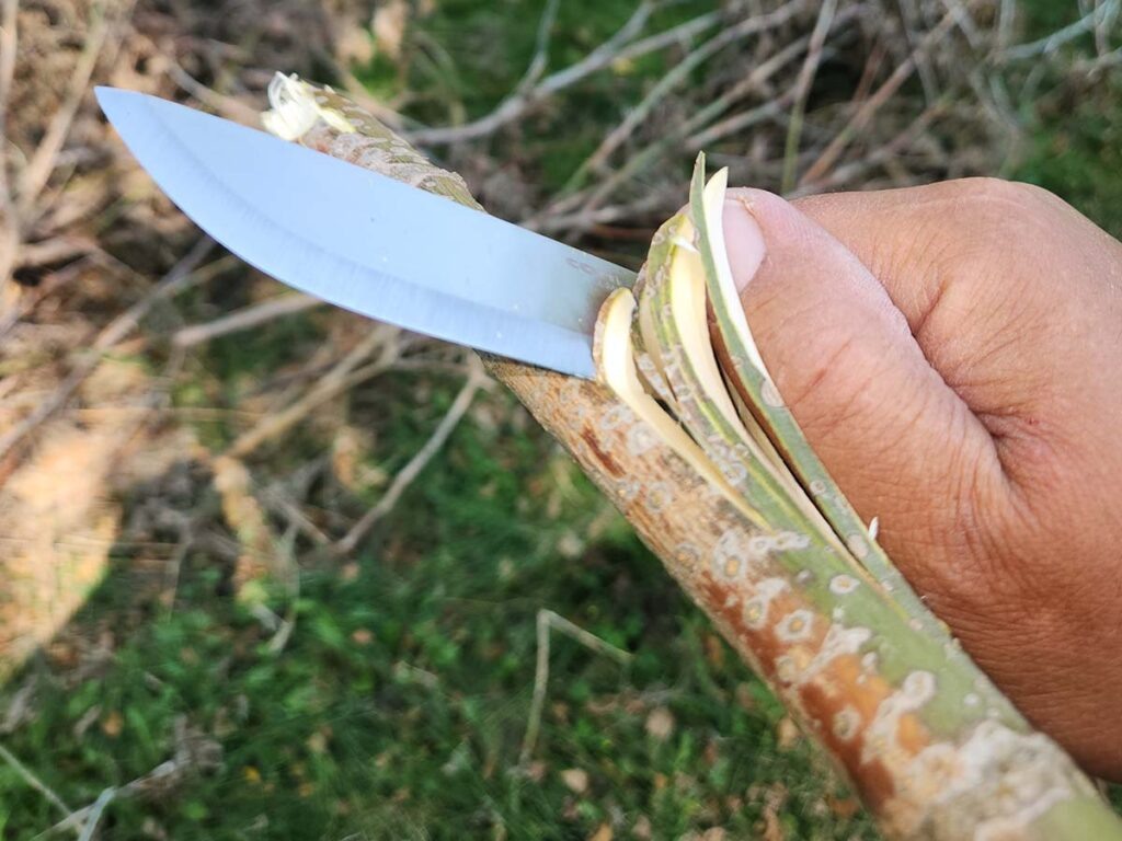 Condor — хороший нож для резки, однако его толстое лезвие затрудняет создание тонких кусков.