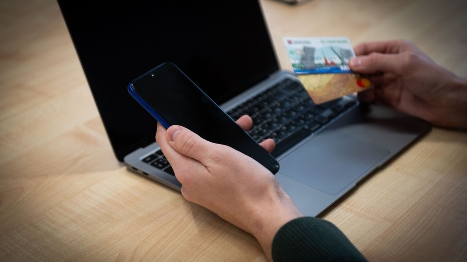 В Кузбассе мошенники за неделю похитили у жителей 15 млн рублей