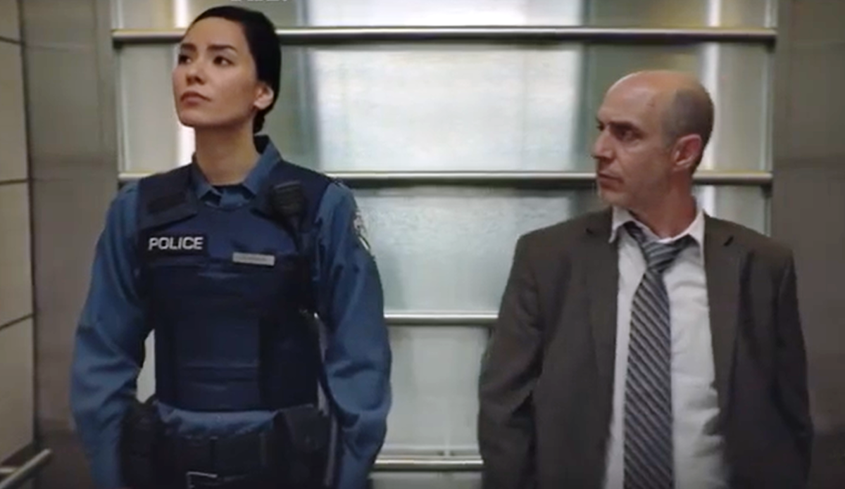 Вудберн и Букански. Кадр из сериала "Полиция племени".