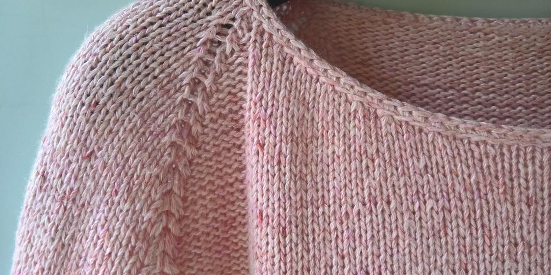 Реглан сверху спицами: 3 точных расчёта петель без сложной математики