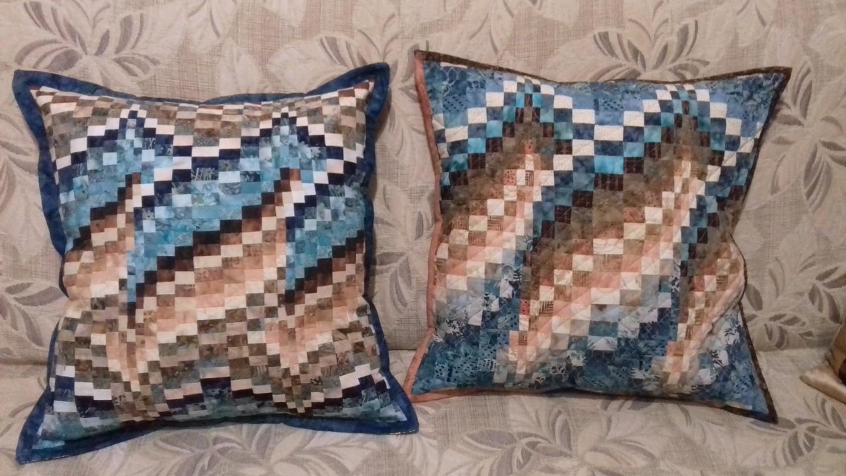 Это наволочки из американских тканей, в одной напутала с рисунком