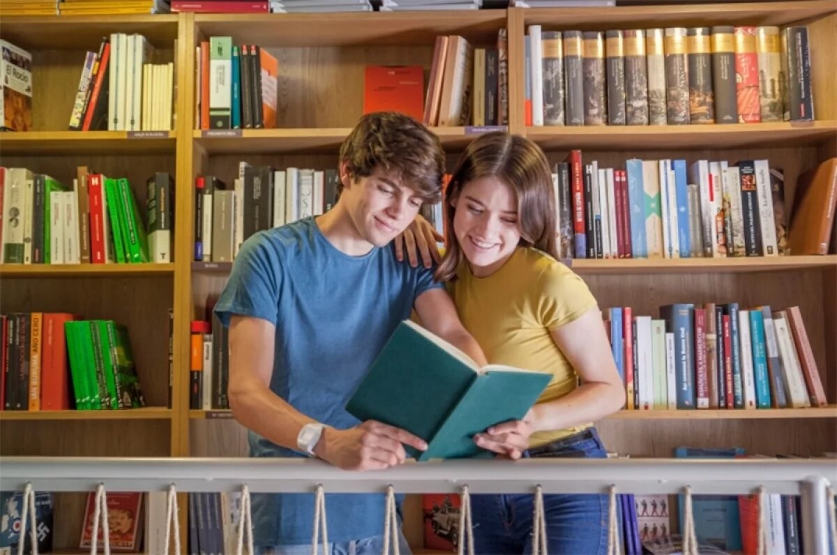    Книга даже в эпоху гаджетов будет увлекать человека и делать его лучше.