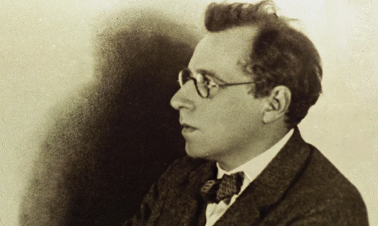 Всеволод Мейерхольд — русский советский театральный режиссёр, актёр и педагог, создатель актёрской системы, получившей название «биомеханика».