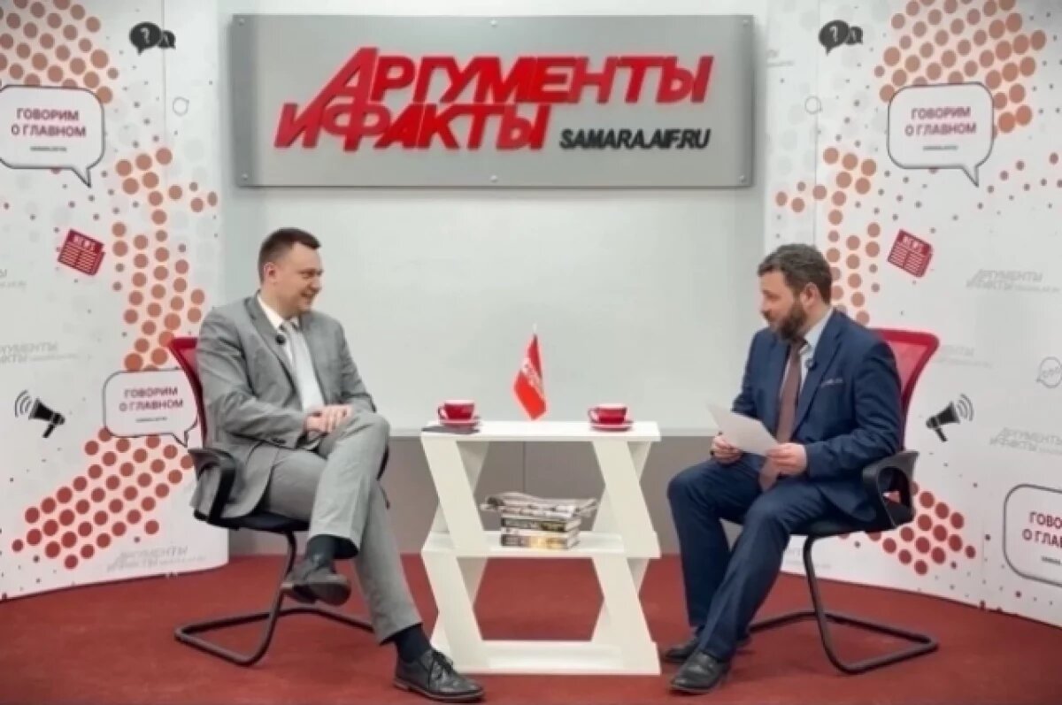    Парты и роботы.