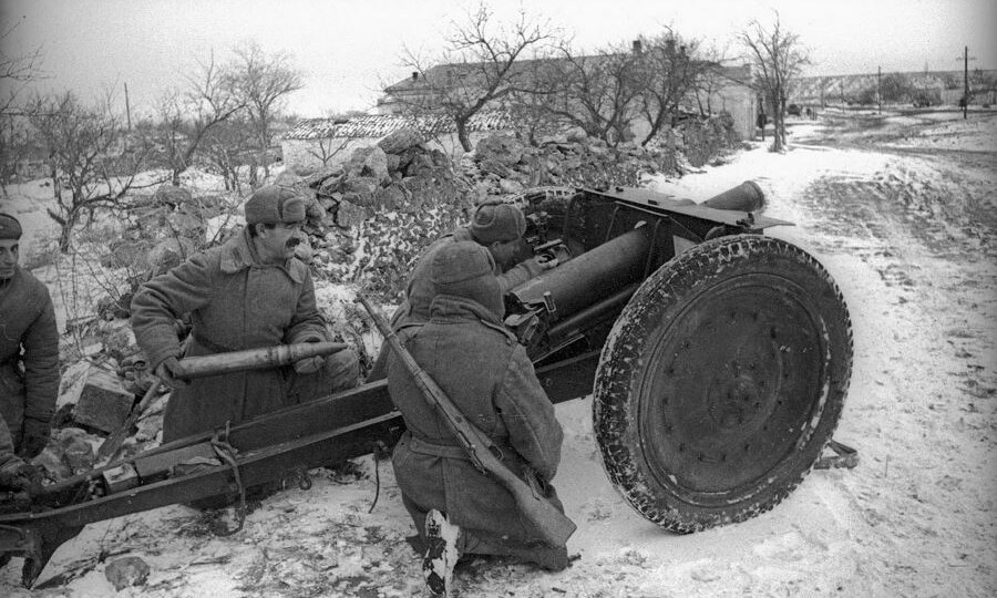 Гусеницами, огнем и колесами: как воевали два героя-артиллериста