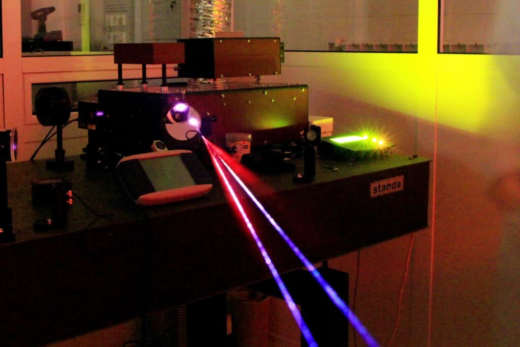   Белый лазер непрерывного спектра в Институте сильноточной электроники СО РАН