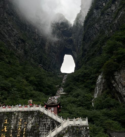 Чжанцзяцзе — там, где снимали «Аватар»: горы, 999 ступеней и как мы стали местными рок-звездами