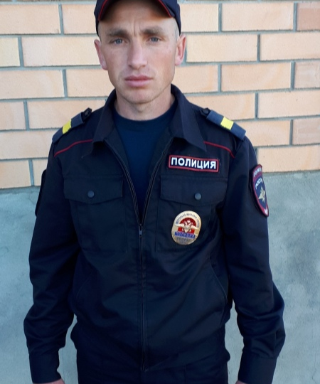 В Оренбургской области полицейский вскрыл горящий дом и спас шестерых человек