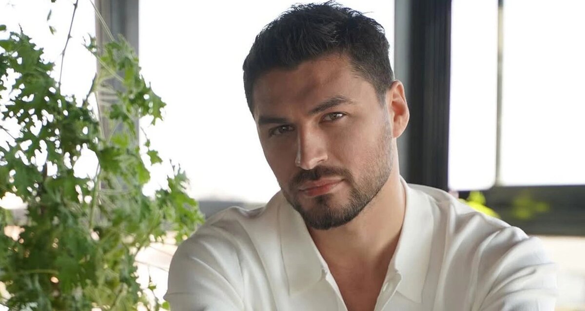 Турецкий актер Эмре Динлер